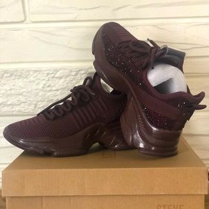 Steve Madden Maxima burgundy sz 5.5
